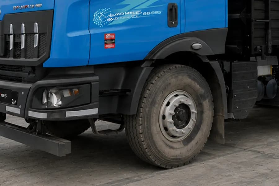 Mahindra Blazo i TRK 28 Front Wheel View