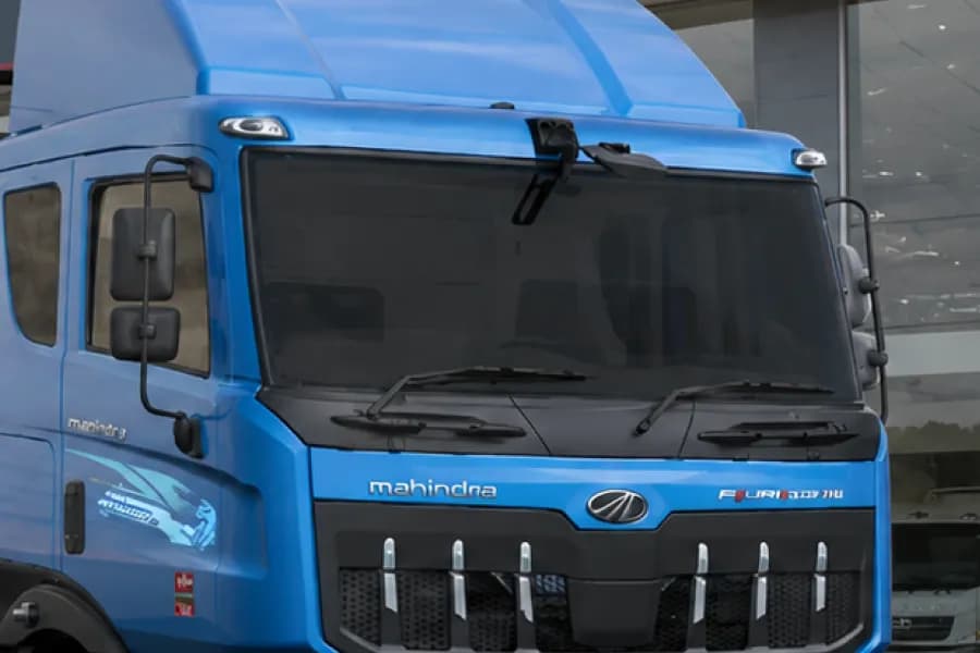 Mahindra Blazo i TRK 35 Lift Axle Windshield View
