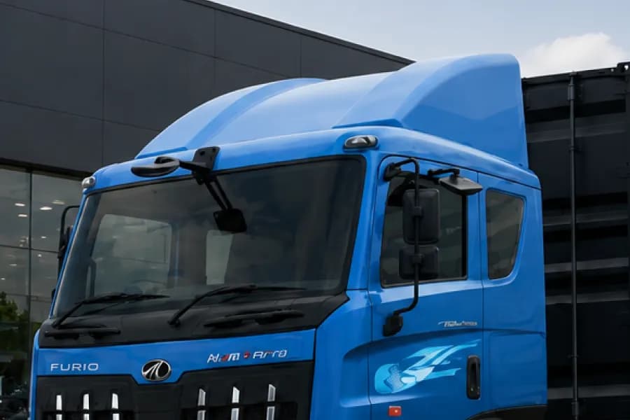Mahindra Blazo i TRK 40 4X2 Windshield View