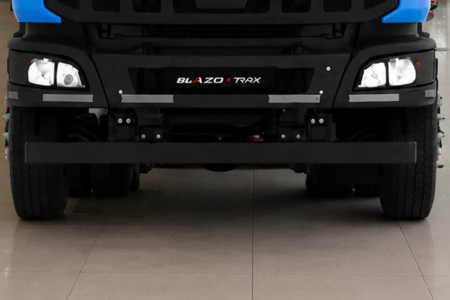 Mahindra Blazo i TRK 55 4X2 Front Bumper and Headlights View