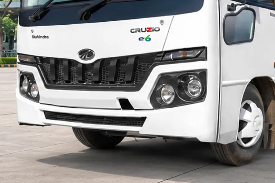 Mahindra Cruzio Staff Headlight View