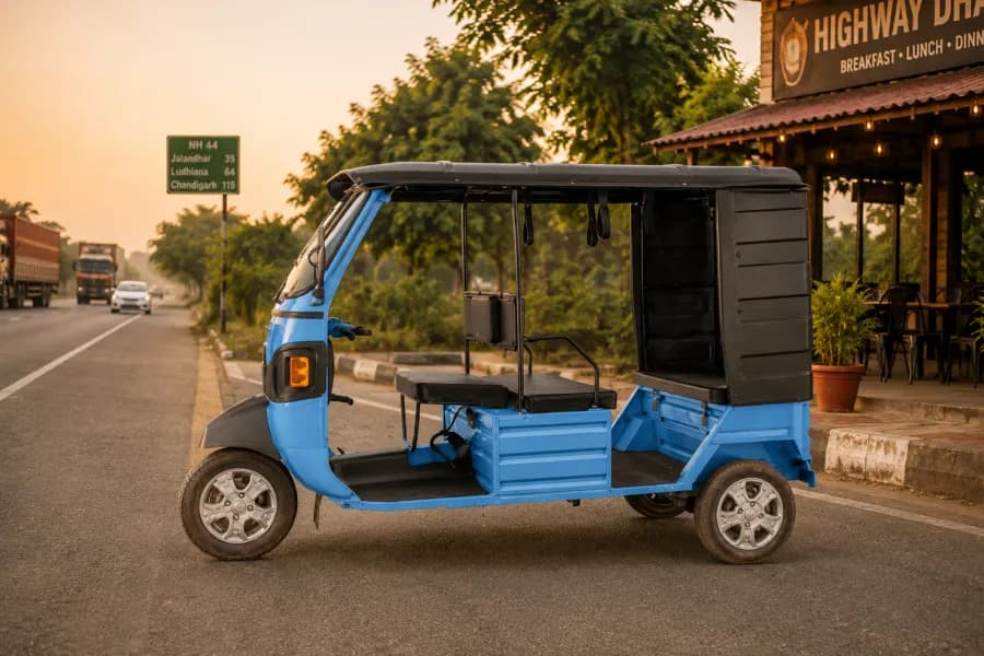 Mahindra E Alfa Plus Side View