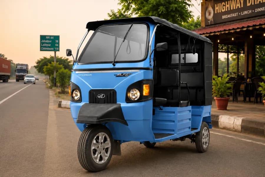 Mahindra E Alfa Plus Right Side View