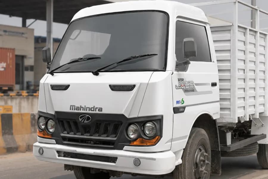 Mahindra Jayo Cabin View