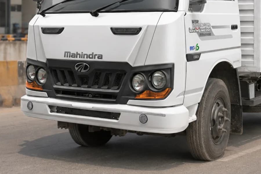 Mahindra Jayo Radiator Grille & Headlight View