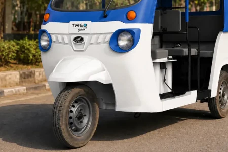 Mahindra Treo Yaari Wheels & Headlight View