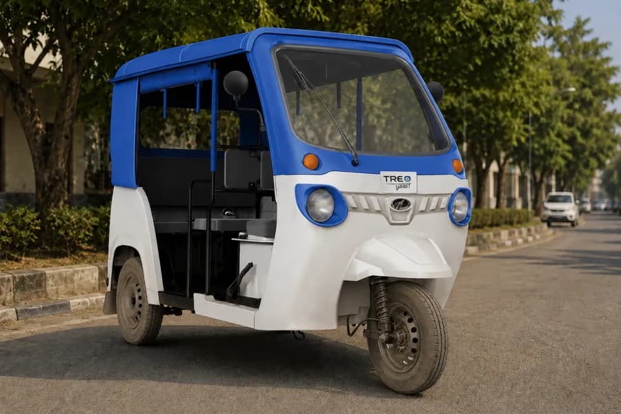 Mahindra Treo Yaari Right Side View