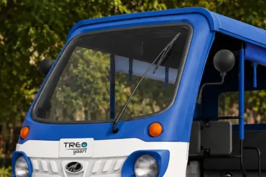 Mahindra Treo Yaari Windshield View
