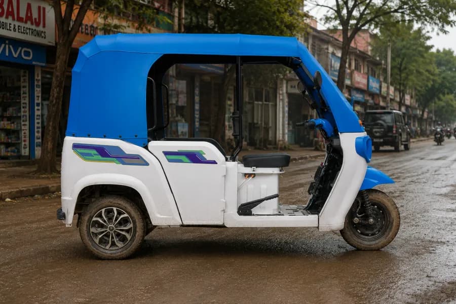 Mahindra Treo Side View