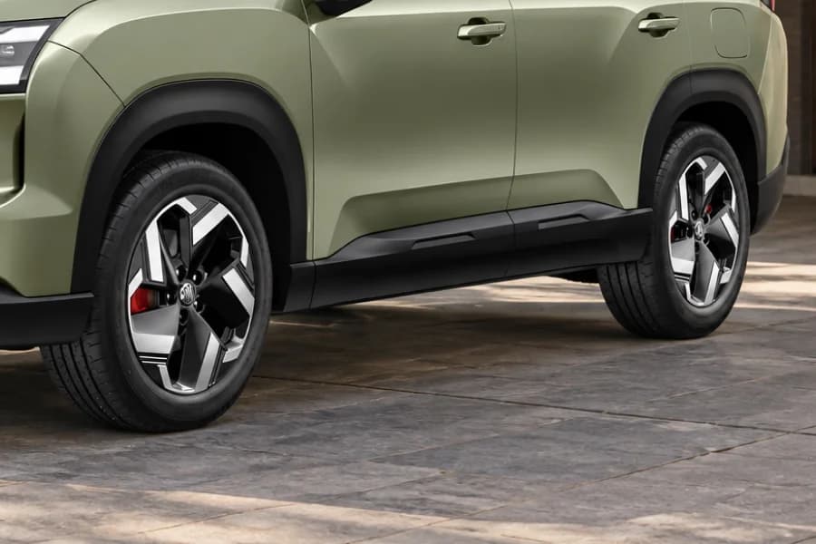 MG Hector Tomahawk EV Wheels view