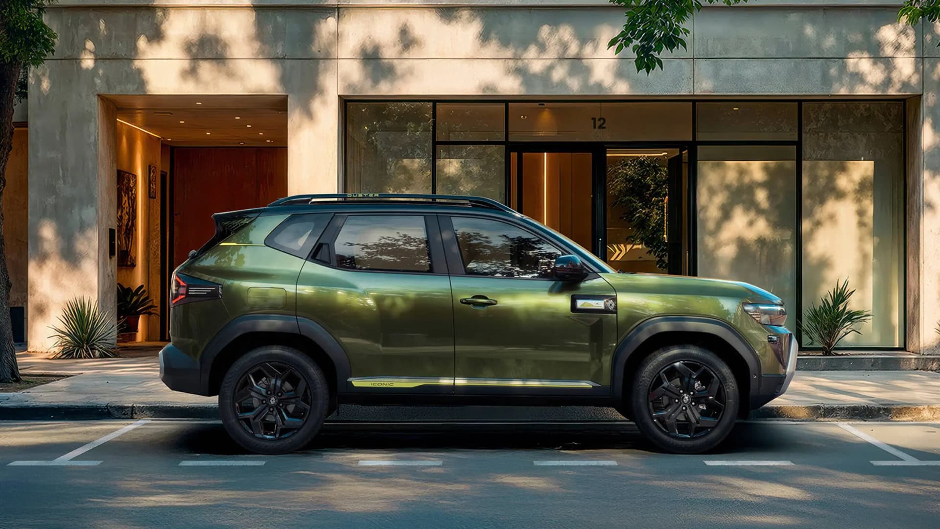 Renault Duster Right Side View
