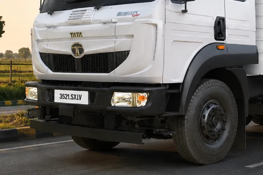 Tata 3521.T Headlamp View