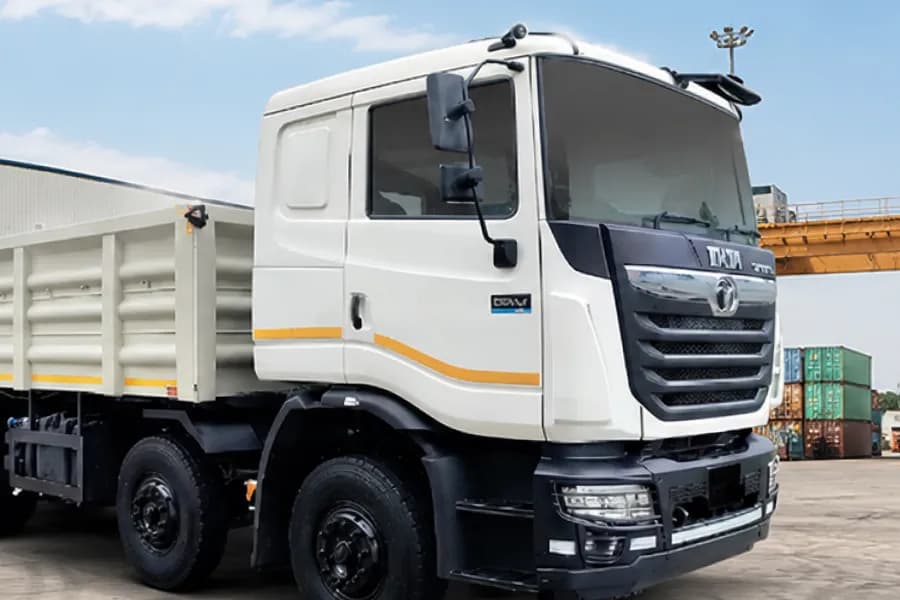Tata 4832.T Cabin View