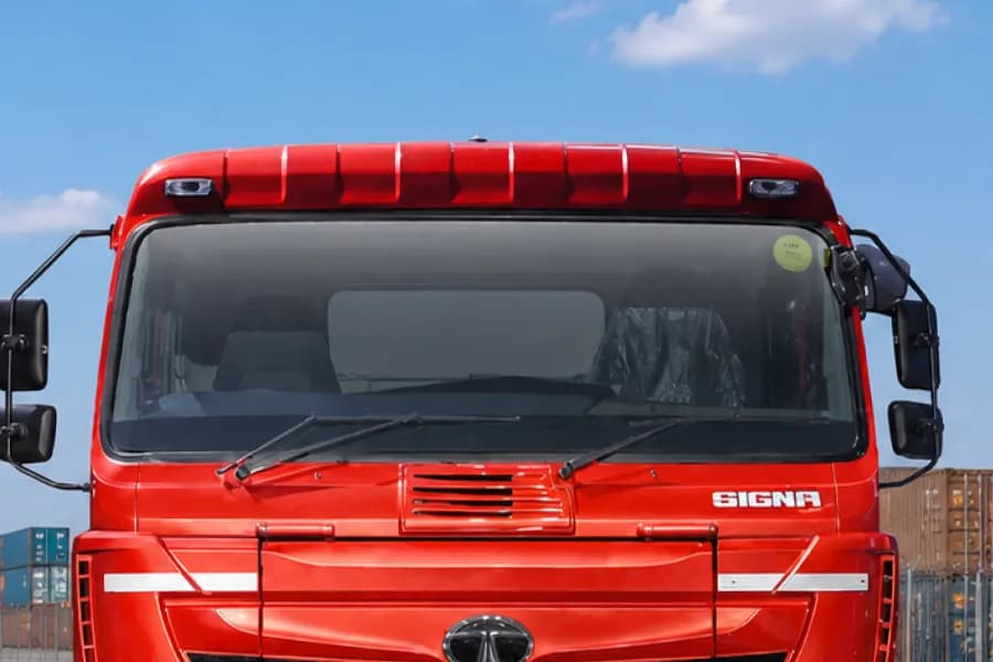 Tata 5532.S 6X4 Windshield View