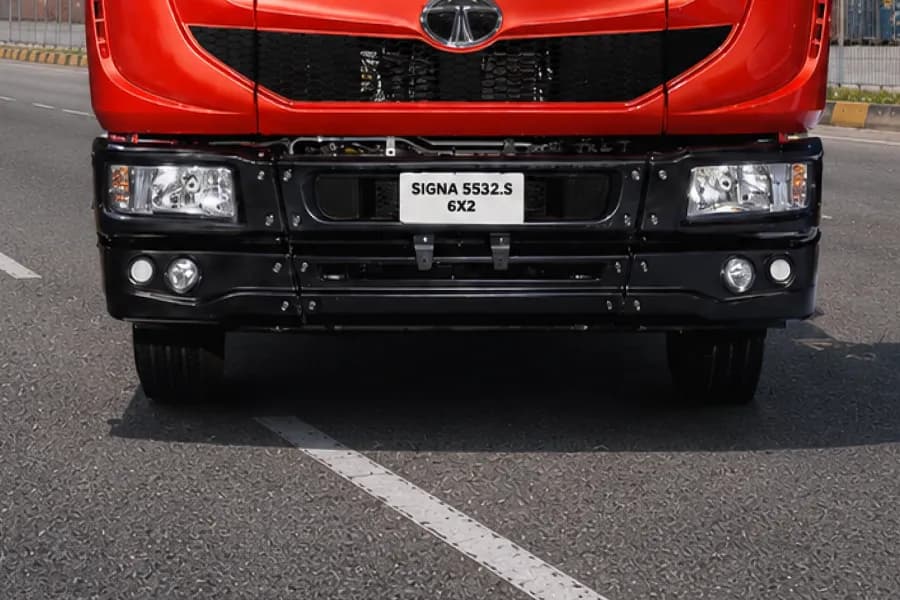 Tata 5532.S 6X4 Headlamp View