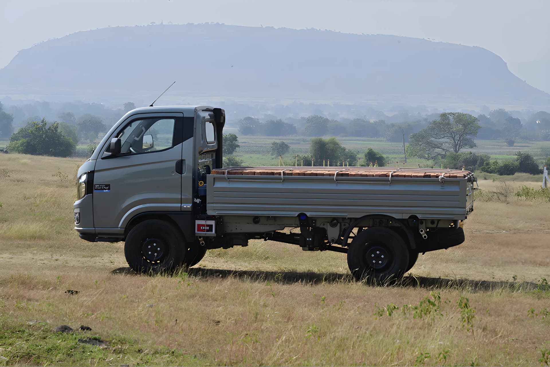 Tata Intra V70 Gold Left Side View