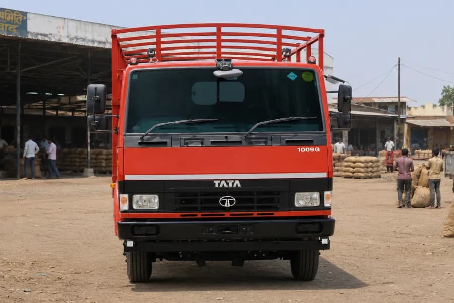 Tata LPT 1009G CNG Front View