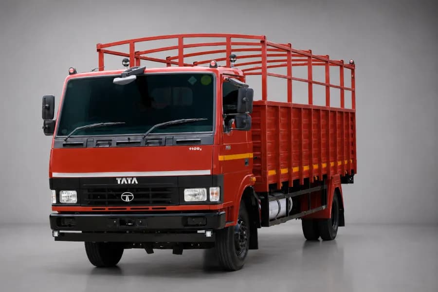 Tata LPT 1109G Left Side View