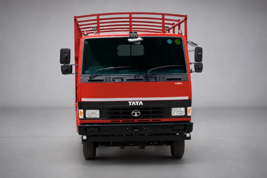 Tata LPT 1109G Front View