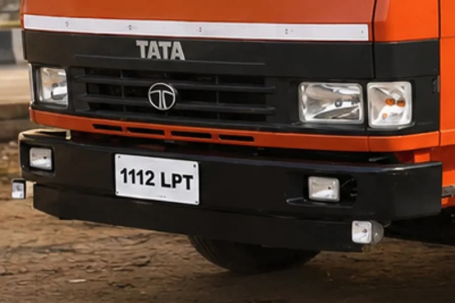Tata LPT 1112 Headlight View