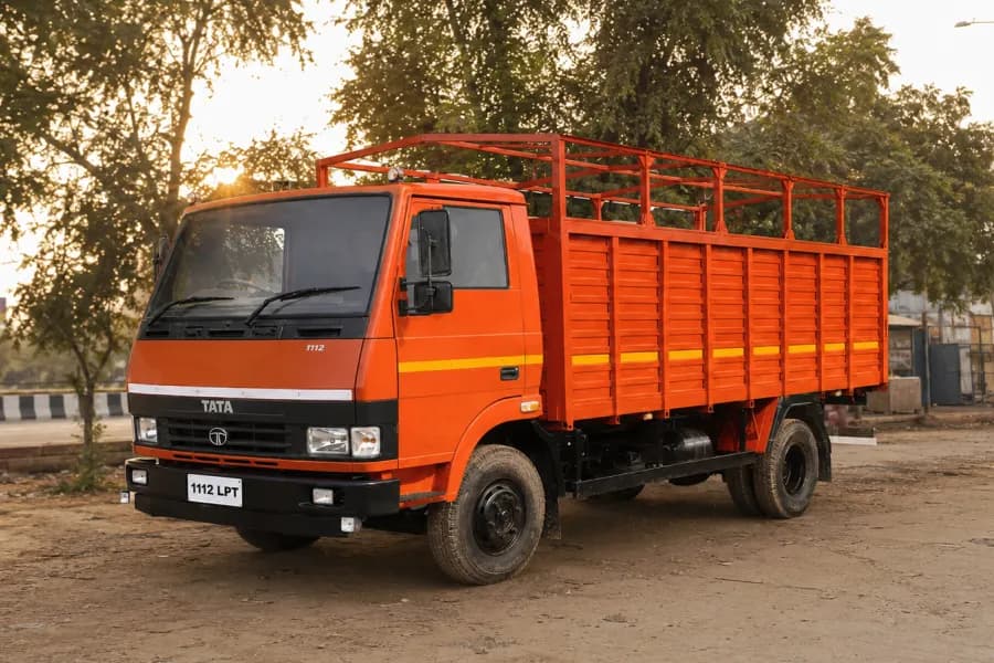 Tata LPT 1112 Images