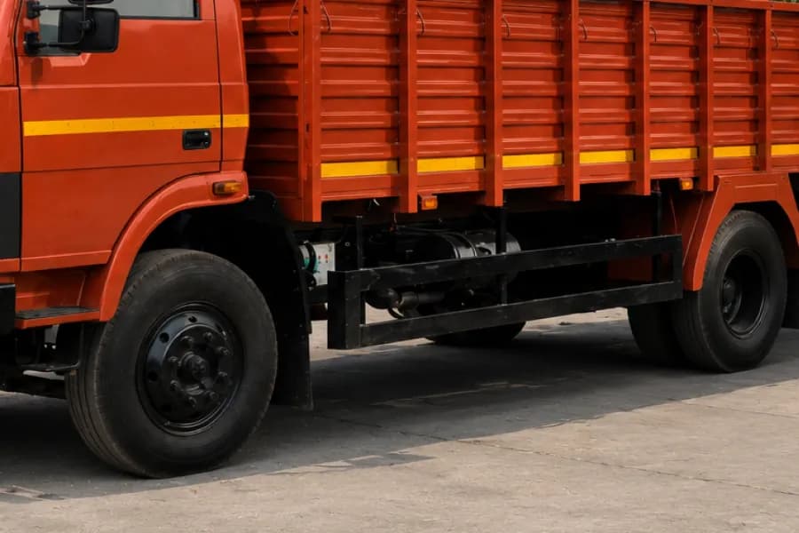 Tata LPT 1216 Side Guard View