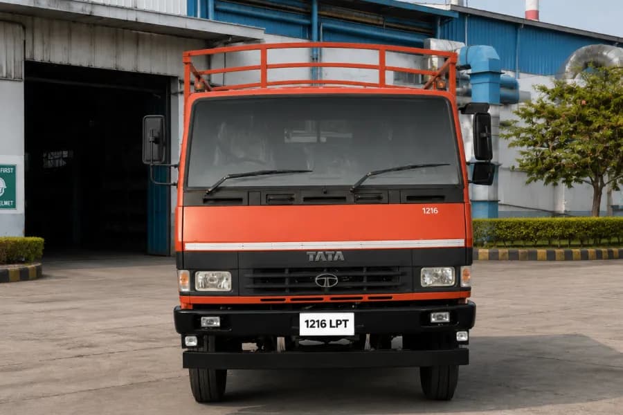 Tata LPT 1216 Front View