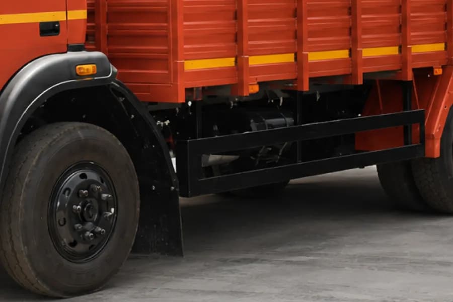 Tata LPT 1416 Side Guard View