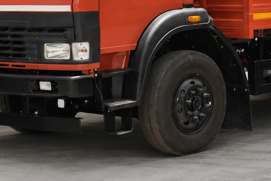 Tata LPT 1416 Foot Step View