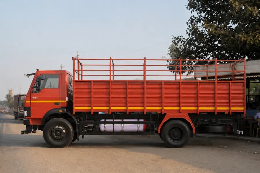 Tata LPT 1612G Left Side View