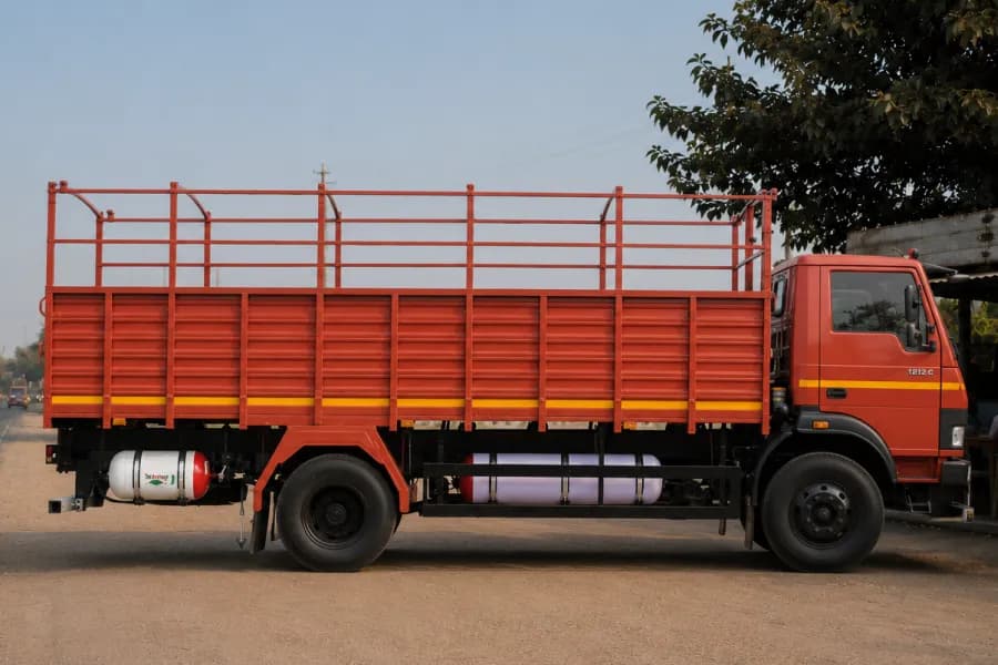 Tata LPT 1612G Right View
