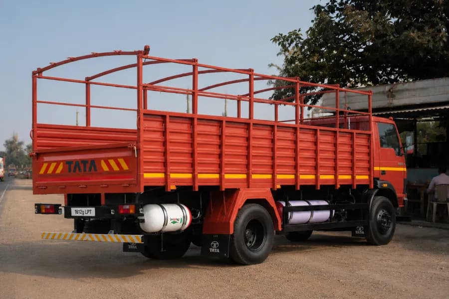 Tata LPT 1612G Rear Side View
