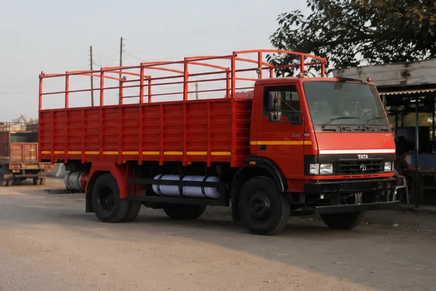 Tata LPT 1612G Front Side View