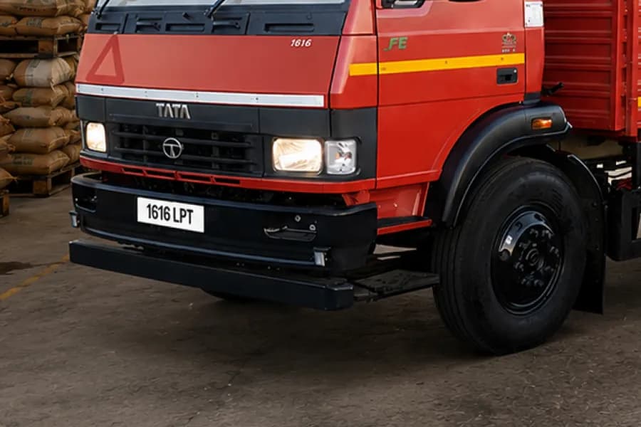 Tata LPT 1616 Headlight View