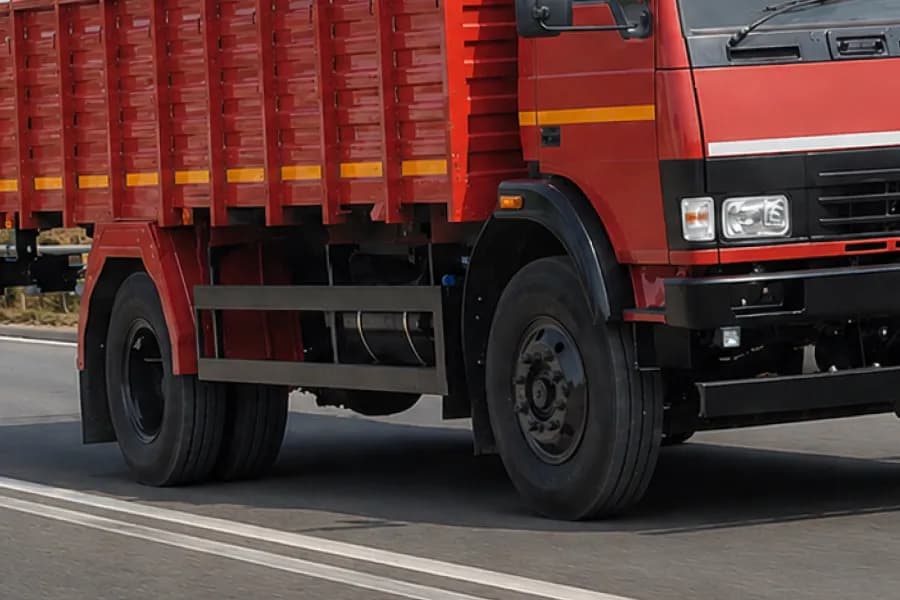 Tata LPT 1816 Wheels View