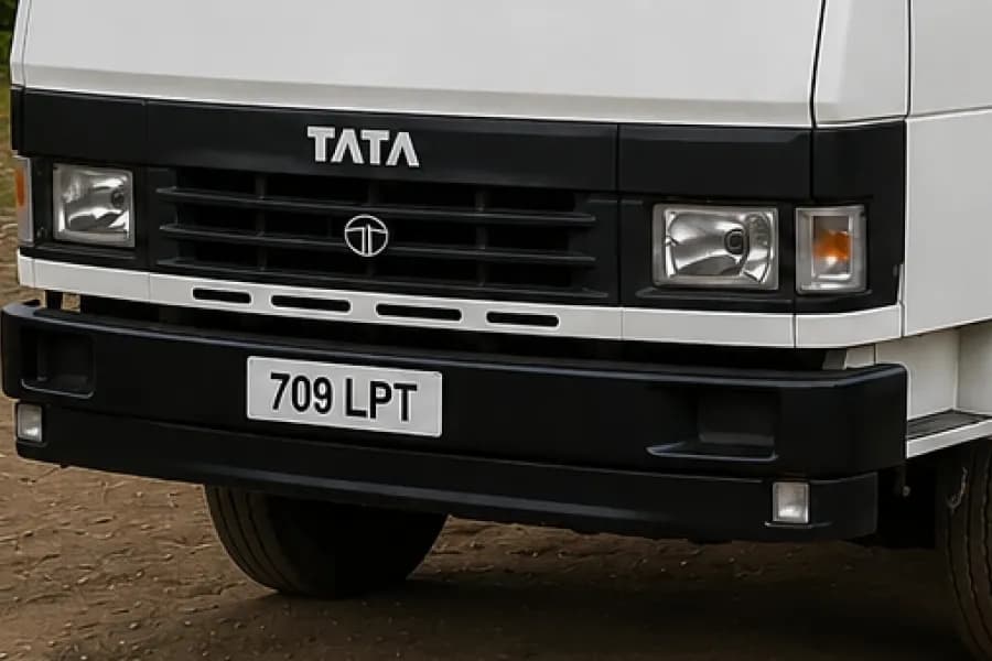 Tata LPT 709G Headlight View