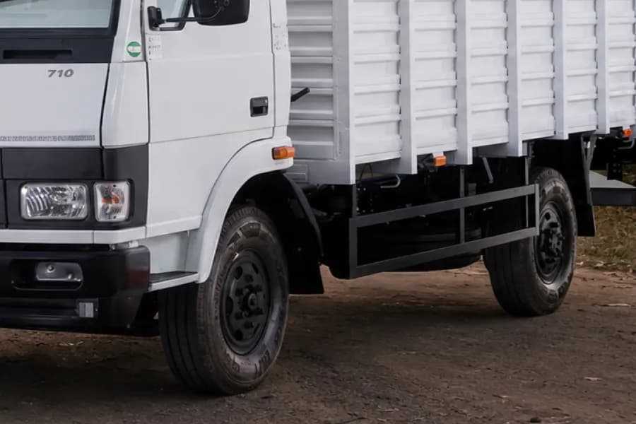 Tata LPT 710 Side Guard View