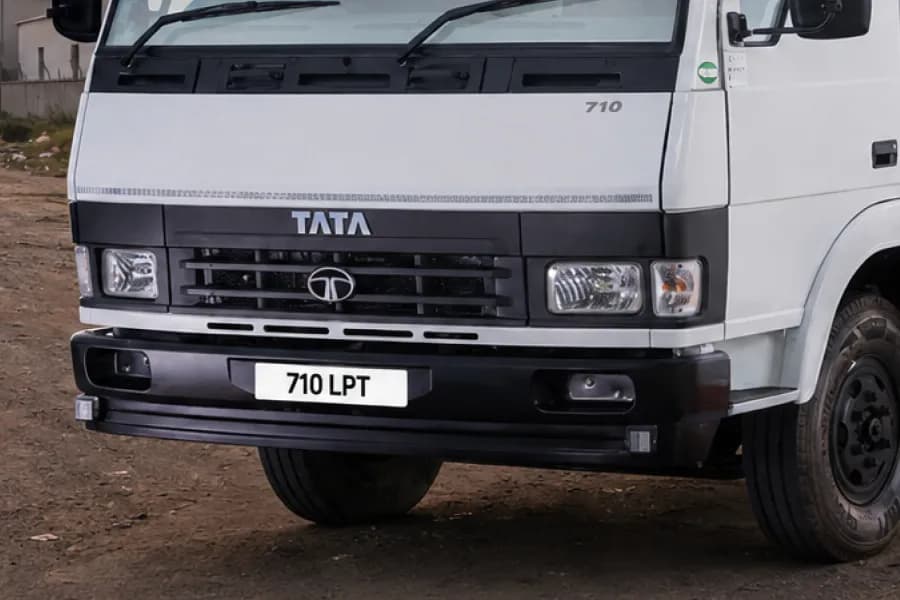 Tata LPT 710 Headlight View