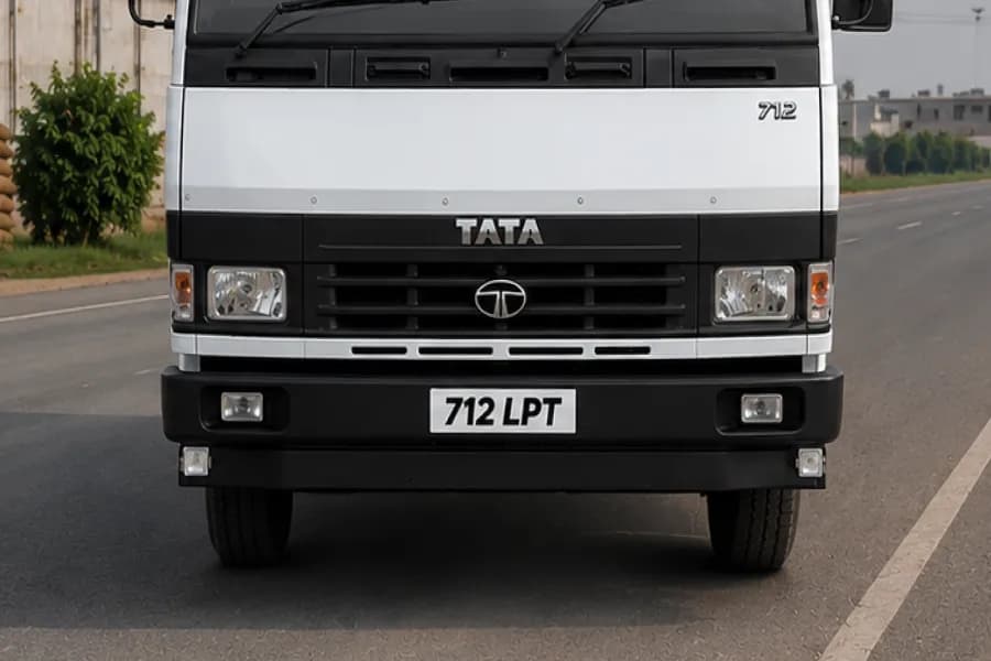Tata LPT 712 Headlight View