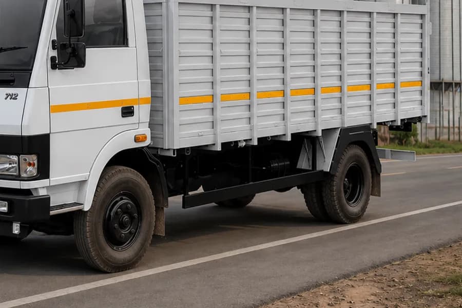 Tata LPT 712 Tyres View
