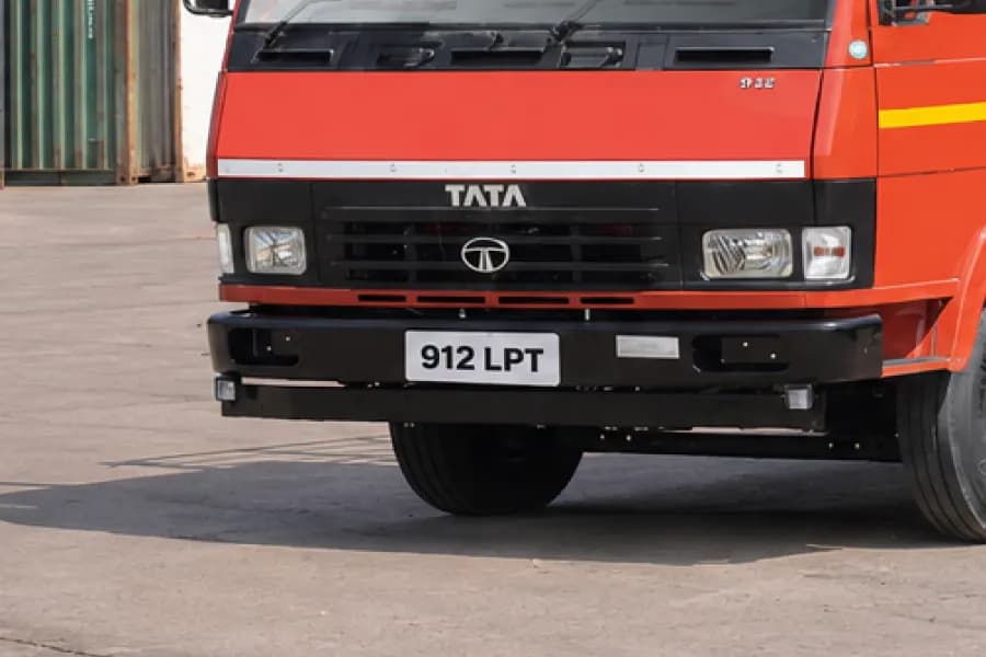 Tata LPT 912 Headlight View