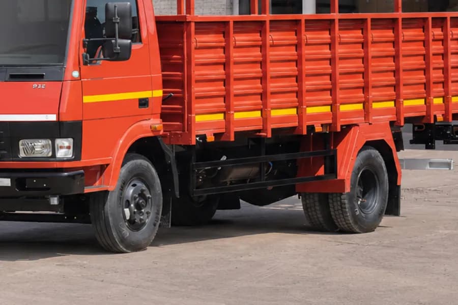 Tata LPT 912 Wheels View