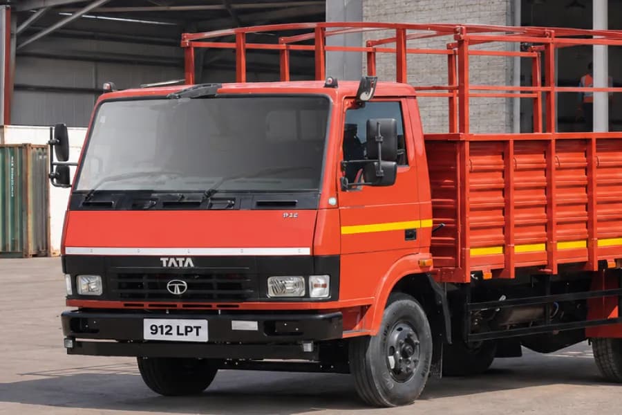 Tata LPT 912 Cabin View