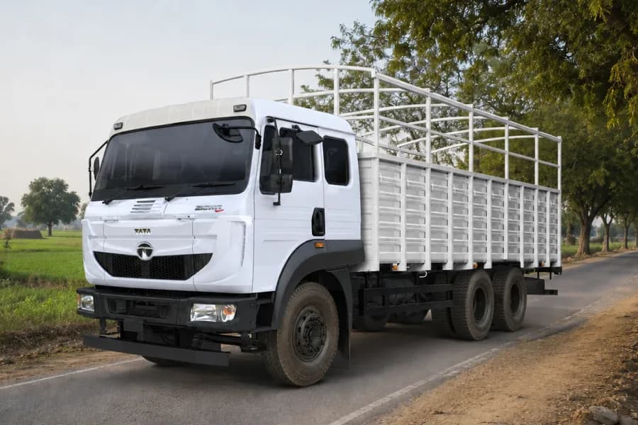Tata LPT/Signa 2821.T Picture View
