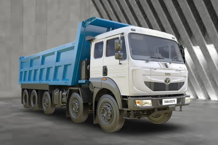 Tata LPT/Signa 3123.T Front Right Side View