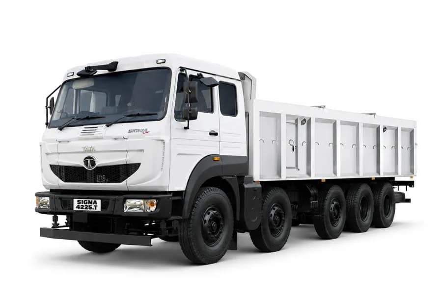 Tata LPT/Signa 4225.T White color