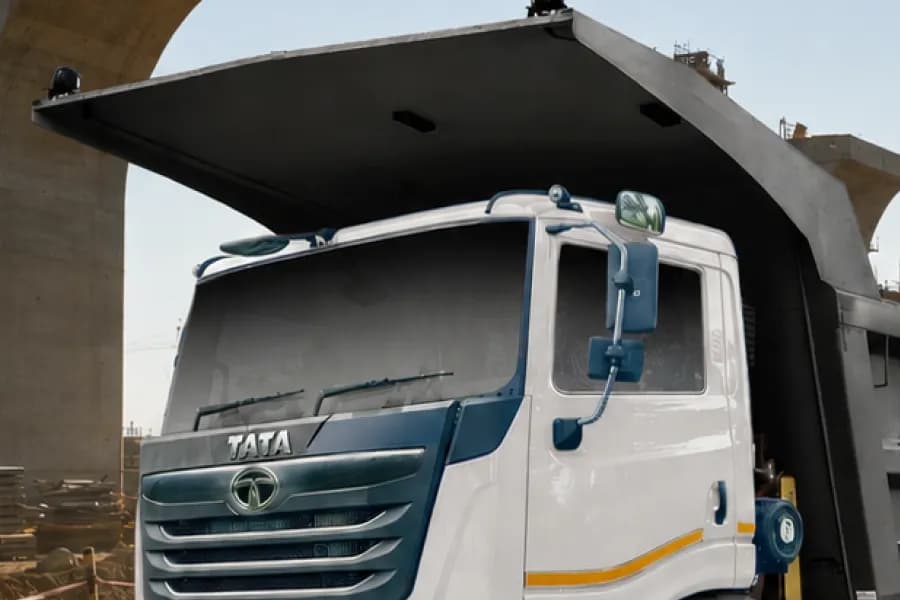 Tata Prima 2830.K HRT Windshield View