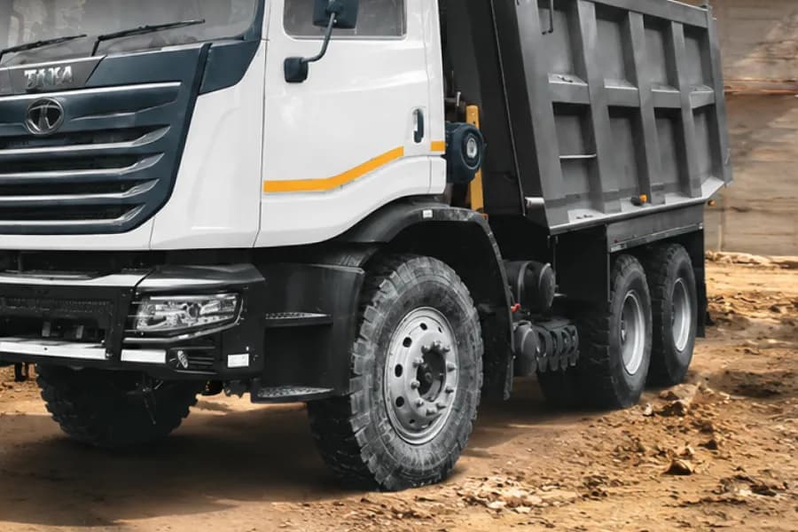 Tata Prima 2832.K SRT Wheels View