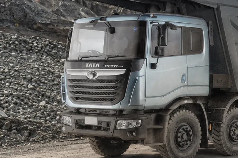 Tata Prima 3530.K LNG Cabin View