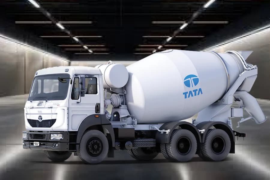 Tata Signa 2821.K RMC Front Left side View